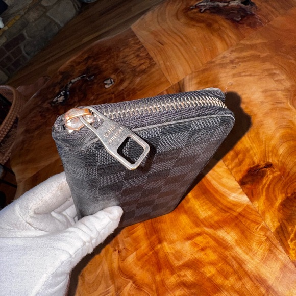 Louis Vuitton
2014 Damier Graphite Pattern Zippy Organizer Wallet - Picture 12 of 17